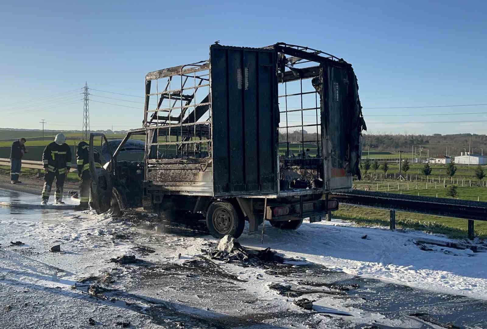 Tekirdağ’da kamyonet alev topuna döndü
