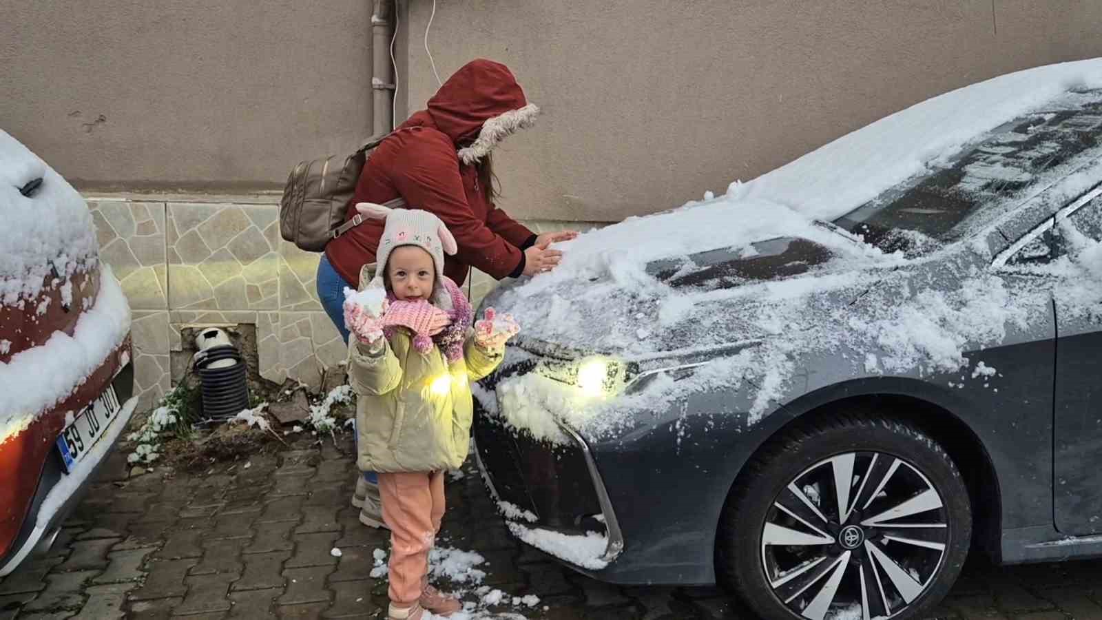 Tekirdağ’da kar hasreti sona erdi: Beyaz manzaralar
