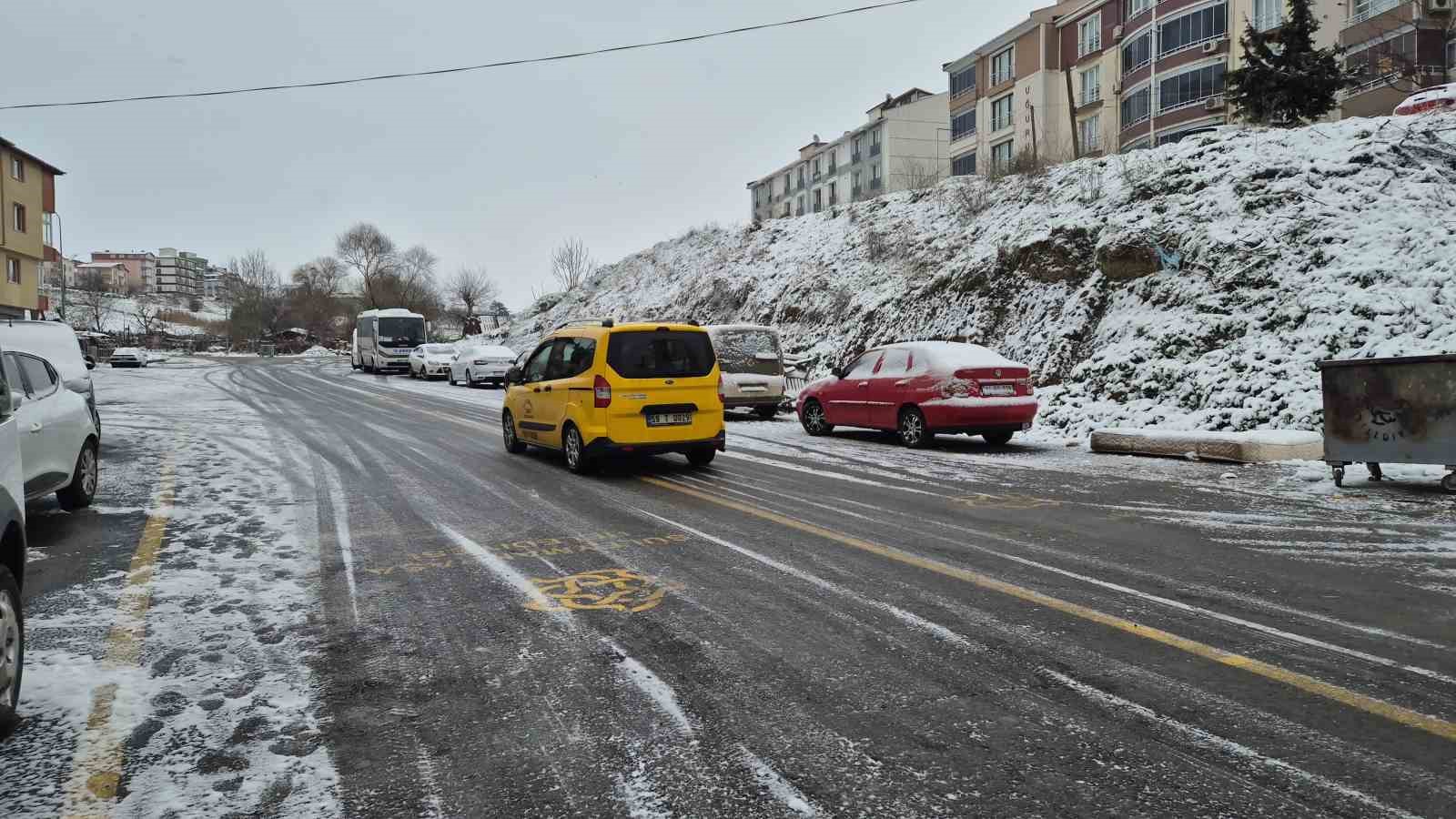 Tekirdağ’da kar hasreti sona erdi: Beyaz manzaralar
