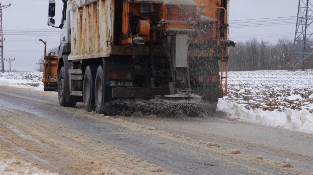 Tekirdağ’da kar mesaisi: Ekipleri teyakkuzda
