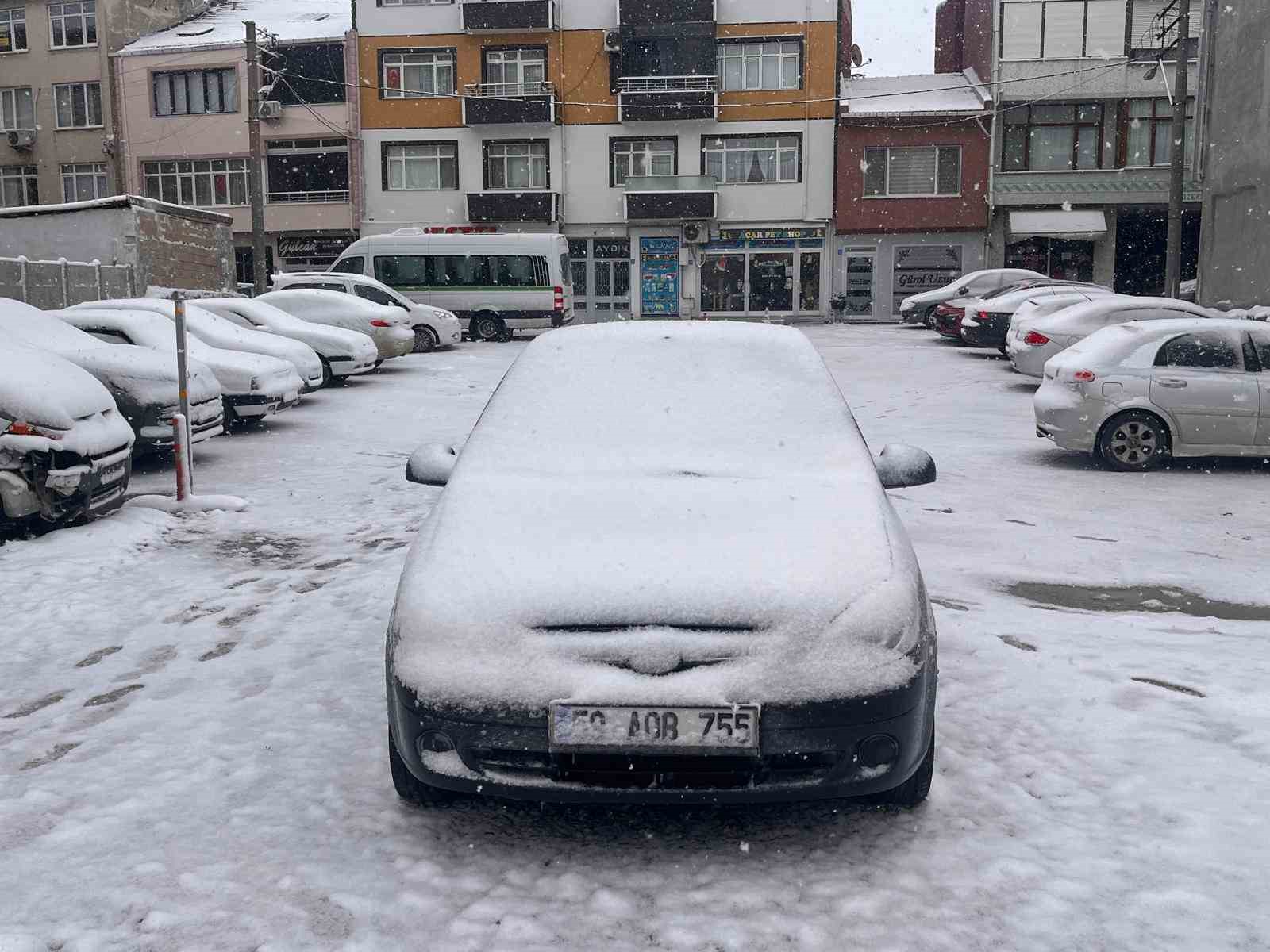 Tekirdağ’da kar yağışı etkisini sürdürüyor
