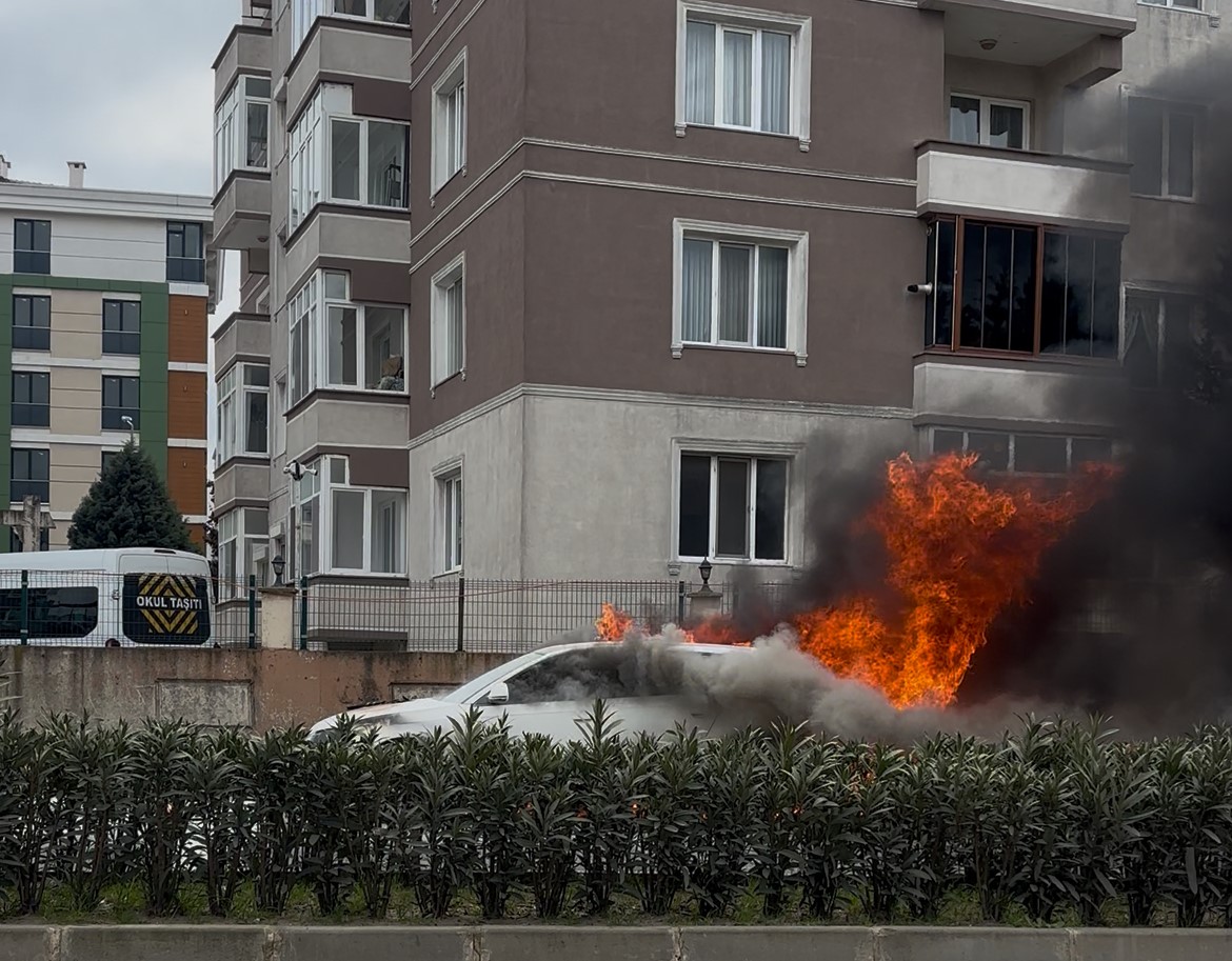 Tekirdağ’da korku dolu anlar: Otomobil bir anda alev topuna döndü
