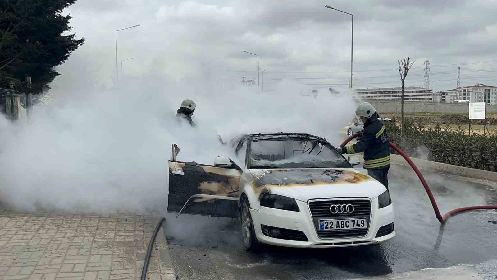 Tekirdağ’da korku dolu anlar: Otomobil bir anda alev topuna döndü
