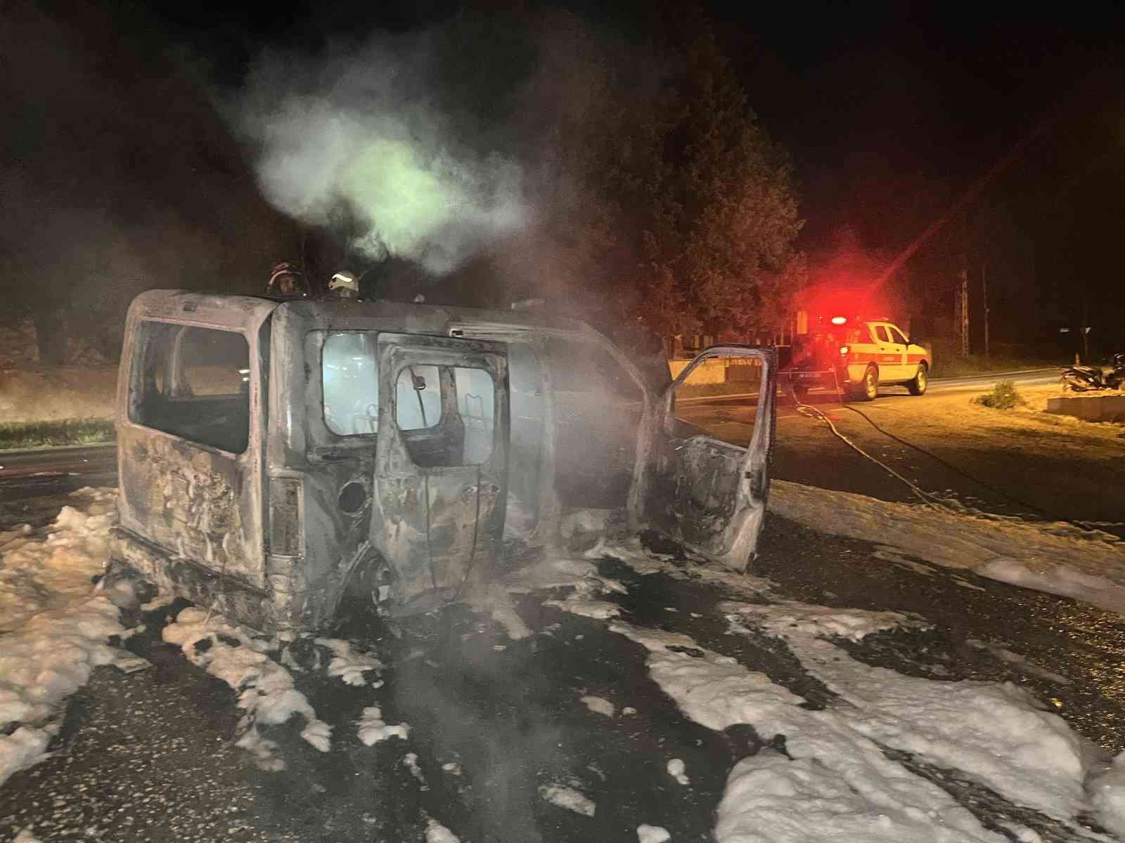 Tekirdağ’da korkutan yangın: Seyir halindeki araç alev topuna döndü

