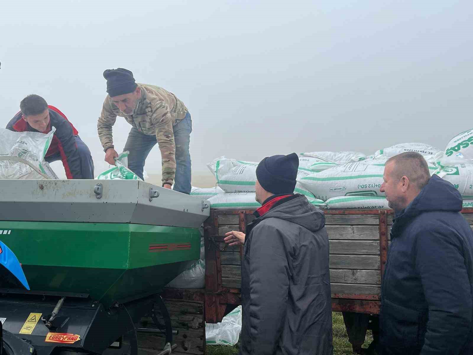 Tekirdağ’da meralarda gübreleme çalışması başladı
