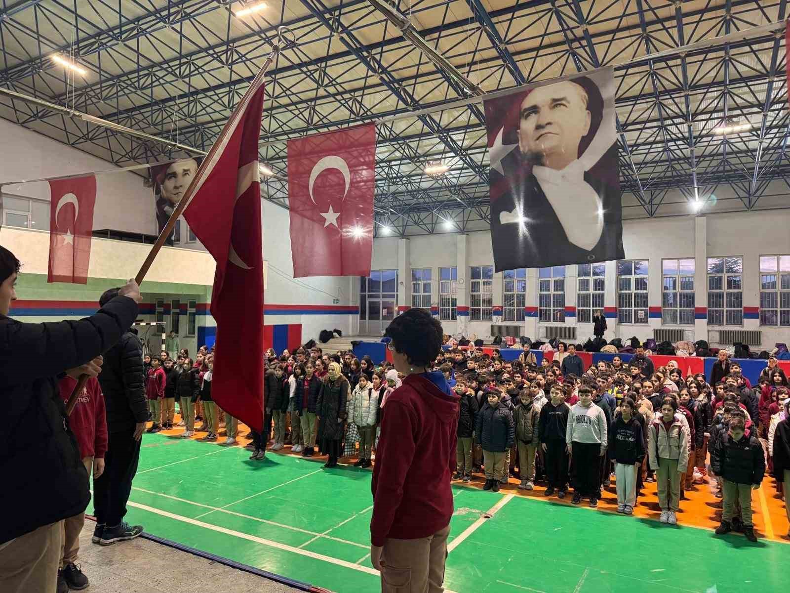 Tekirdağ’da okullarda 6 Şubat depremleri için saygı duruşu
