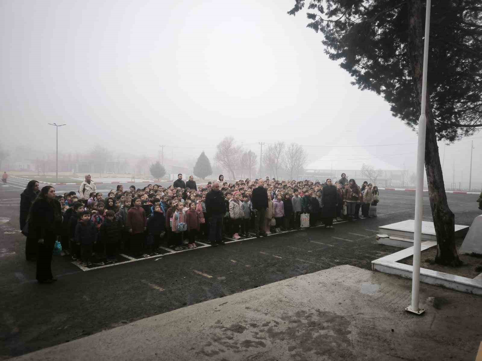 Tekirdağ’da okullarda 6 Şubat depremleri için saygı duruşu
