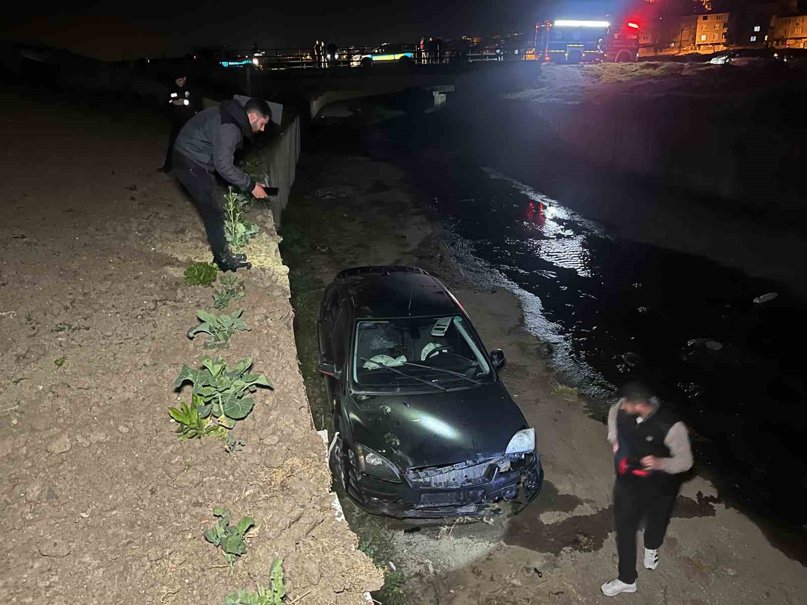 Tekirdağ’da otomobil dereye uçtu
