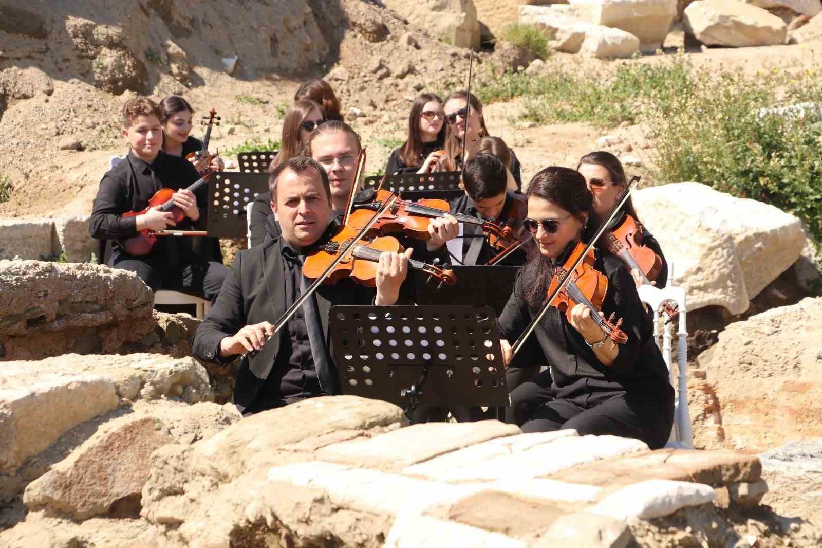 Tekirdağ’da Perinthos Tiyatrosu 2 bin yıl sonra yeniden sanatla buluştu
