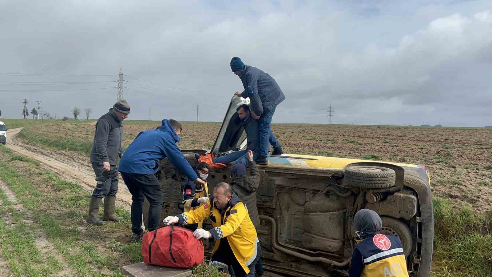 Tekirdağ’da PTT kargo aracı devrildi: 1 yaralı
