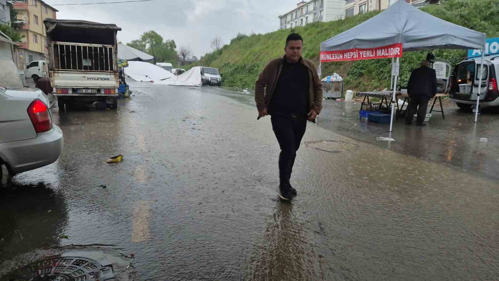 Tekirdağ’da sağanak yağış etkili oldu
