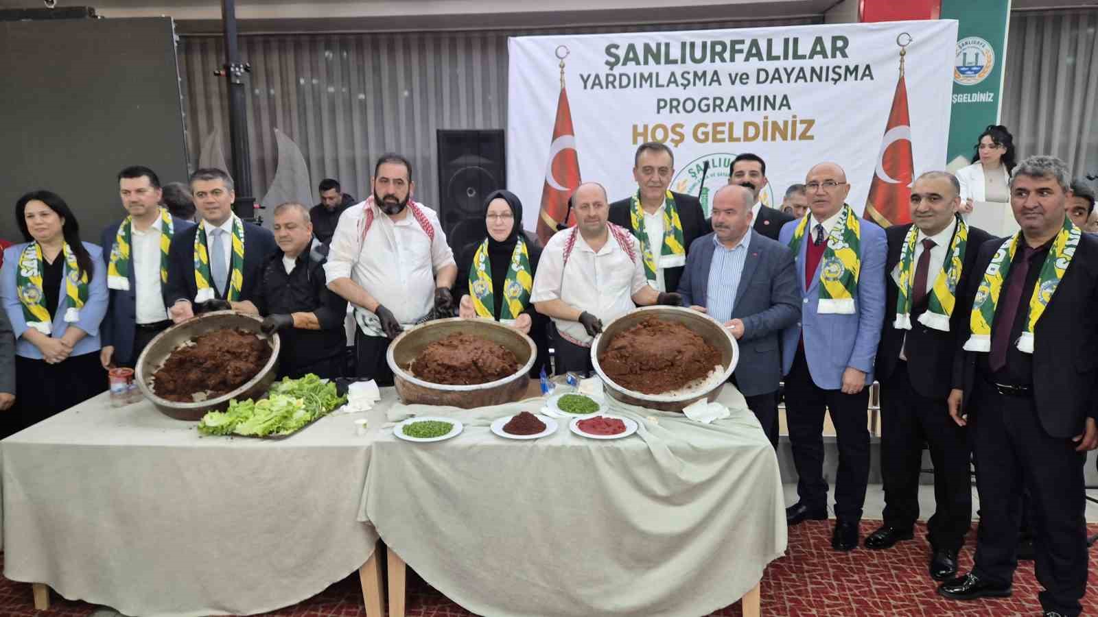 Tekirdağ’da Şanlıurfa rüzgarı: 1 ton çiğ köfte ikram edildi
