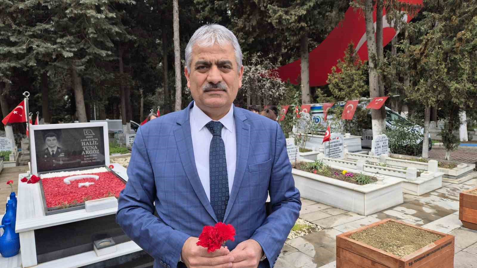 Tekirdağ’da şehit mezarlarına karanfil bırakıldı
Tekirdağ’da şehit mezarlarına karanfil bırakıldı