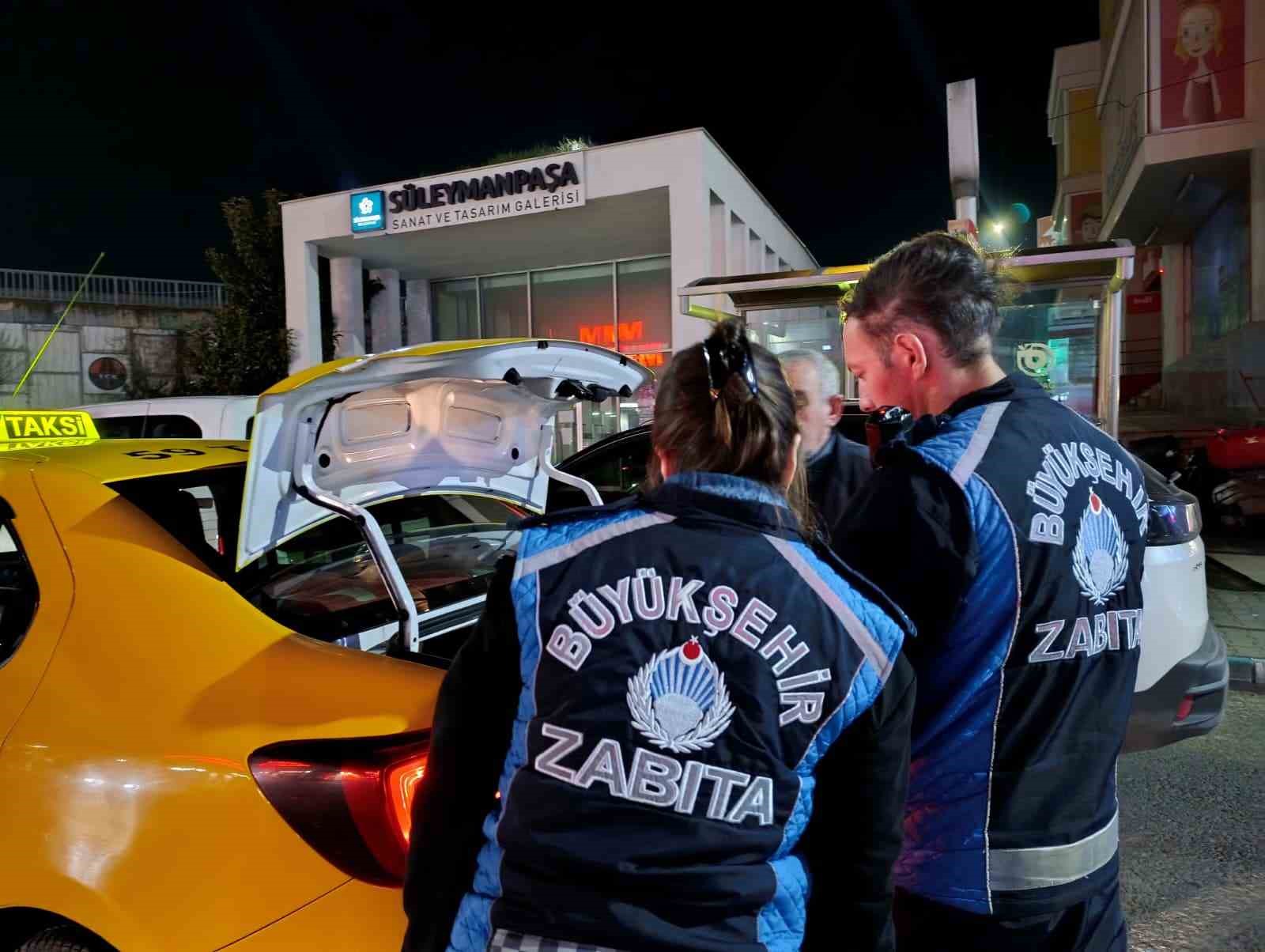 Tekirdağ’da T plakalı ticari araçlara sıkı denetim: 35 araç kontrol edildi, 50 bin lira ceza yazıldı
Tekirdağ’da T plakalı ticari araçlara sıkı denetim: 35 araç kontrol edildi, 50 bin lira ceza yazıldı