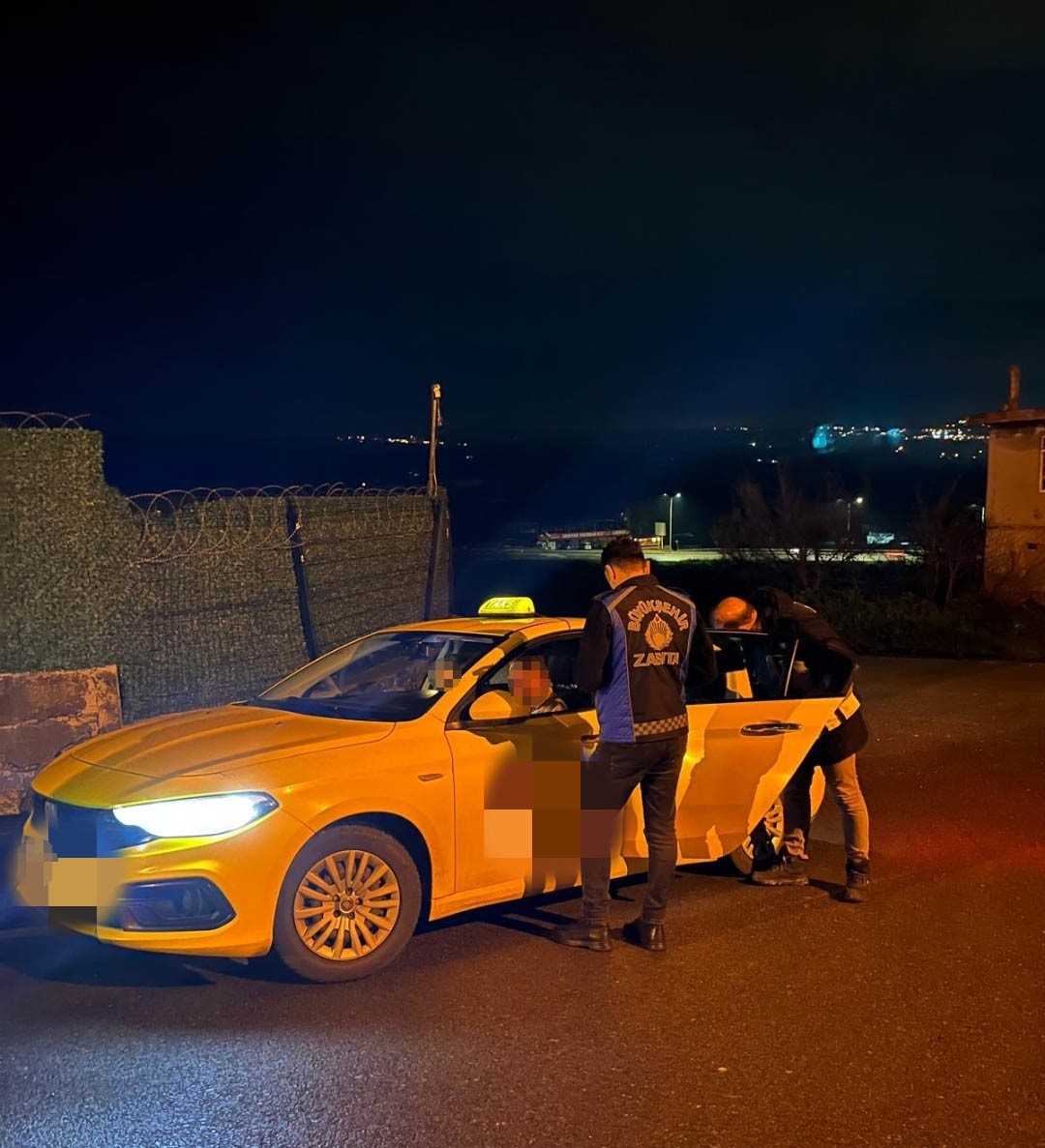 Tekirdağ’da T plakalı ticari araçlara sıkı denetim: 35 araç kontrol edildi, 50 bin lira ceza yazıldı
Tekirdağ’da T plakalı ticari araçlara sıkı denetim: 35 araç kontrol edildi, 50 bin lira ceza yazıldı