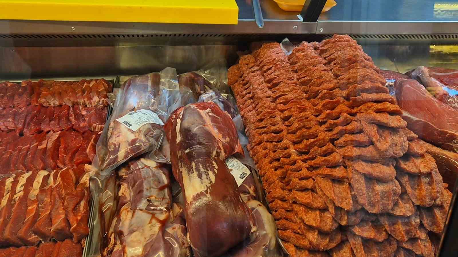 Tekirdağ’da ucuz et hamlesi: 650 TL’ye kıyma, 700 TL’ye kuşbaşı
Tekirdağ’da ucuz et hamlesi: 650 TL’ye kıyma, 700 TL’ye kuşbaşı
