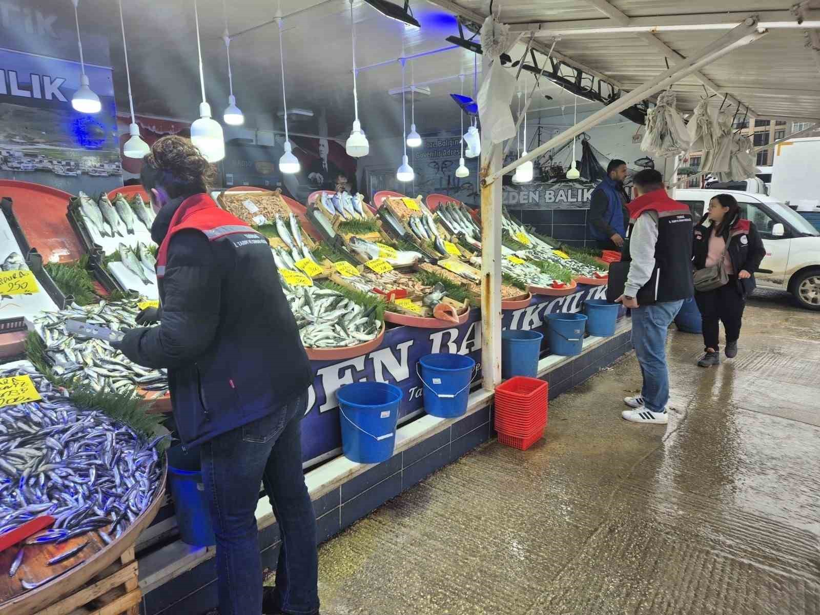 Tekirdağ’da yılbaşı öncesi gıda ve su ürünleri denetimleri sıklaştırıldı
