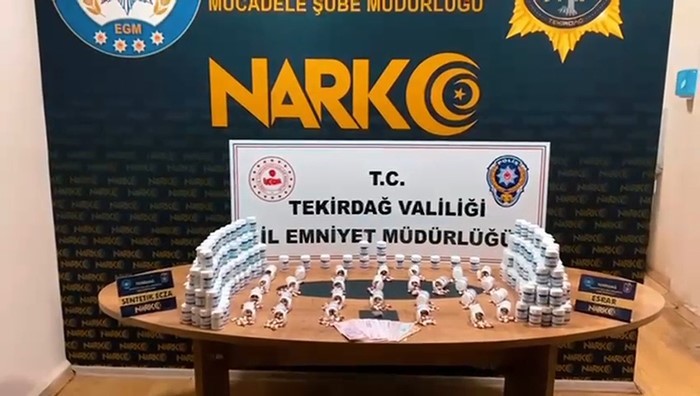 Tekirdağ’da zehir tacirlerine darbe
Tekirdağ’da zehir tacirlerine darbe