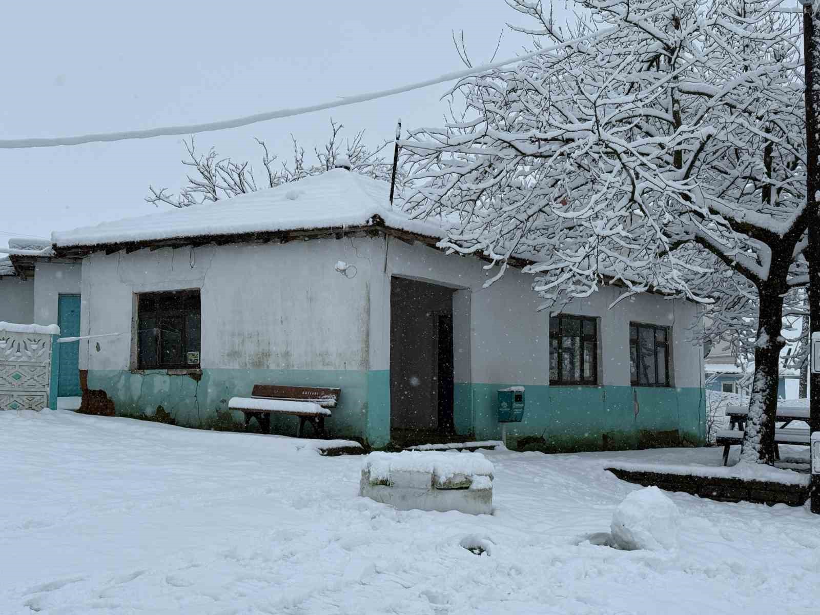 Tekirdağ’ın yüksek kesimleri karla kaplandı
