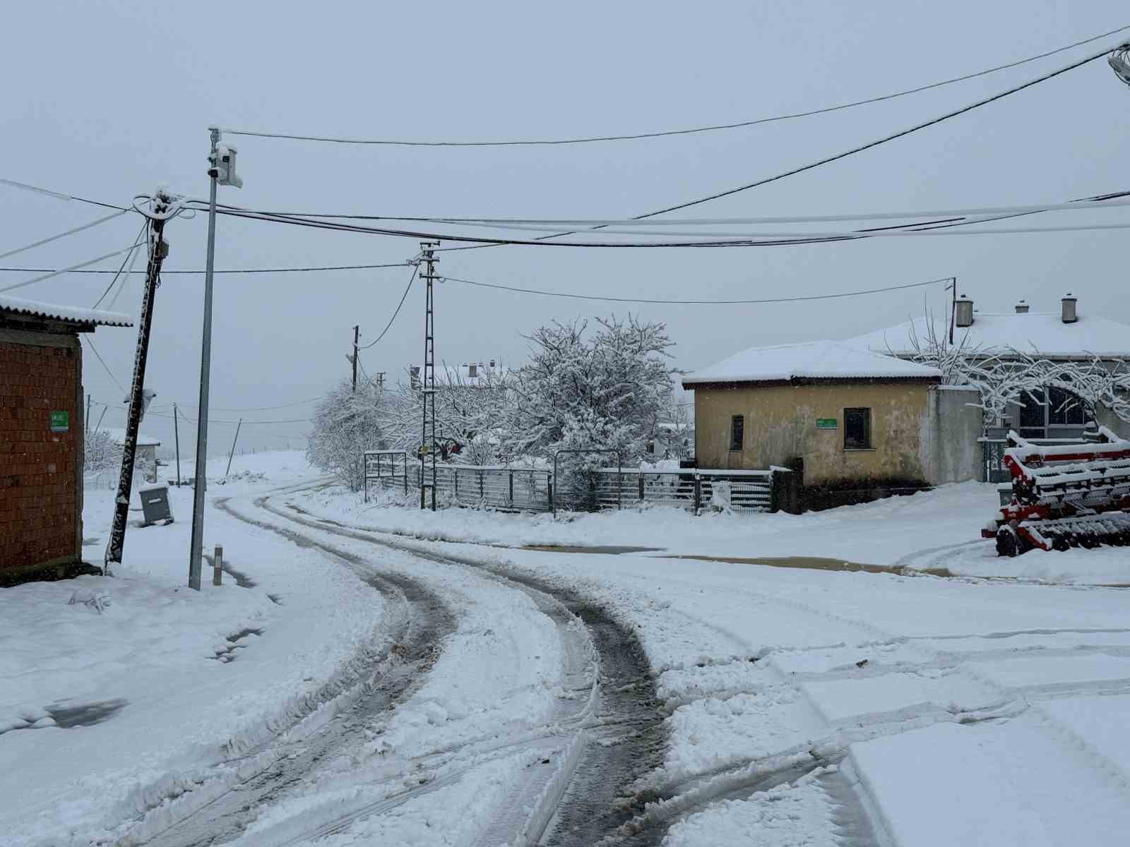 Tekirdağ’ın yüksek kesimleri karla kaplandı
