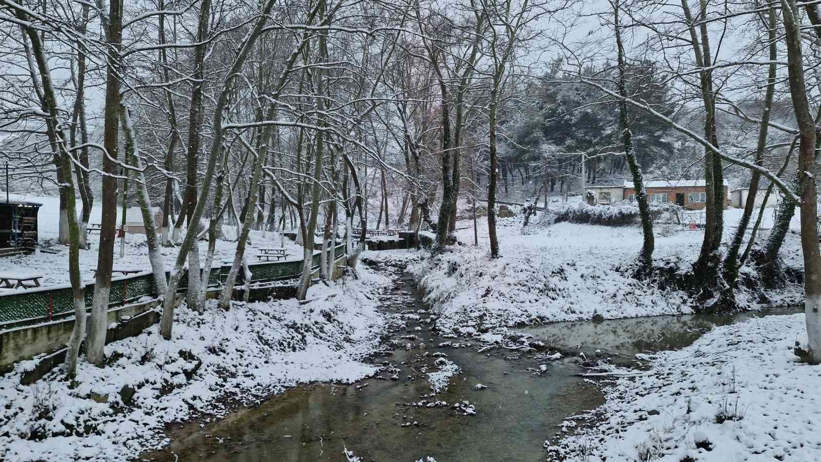Tekirdağ’ın yüksek kesimleri yağan karla beyaza büründü

