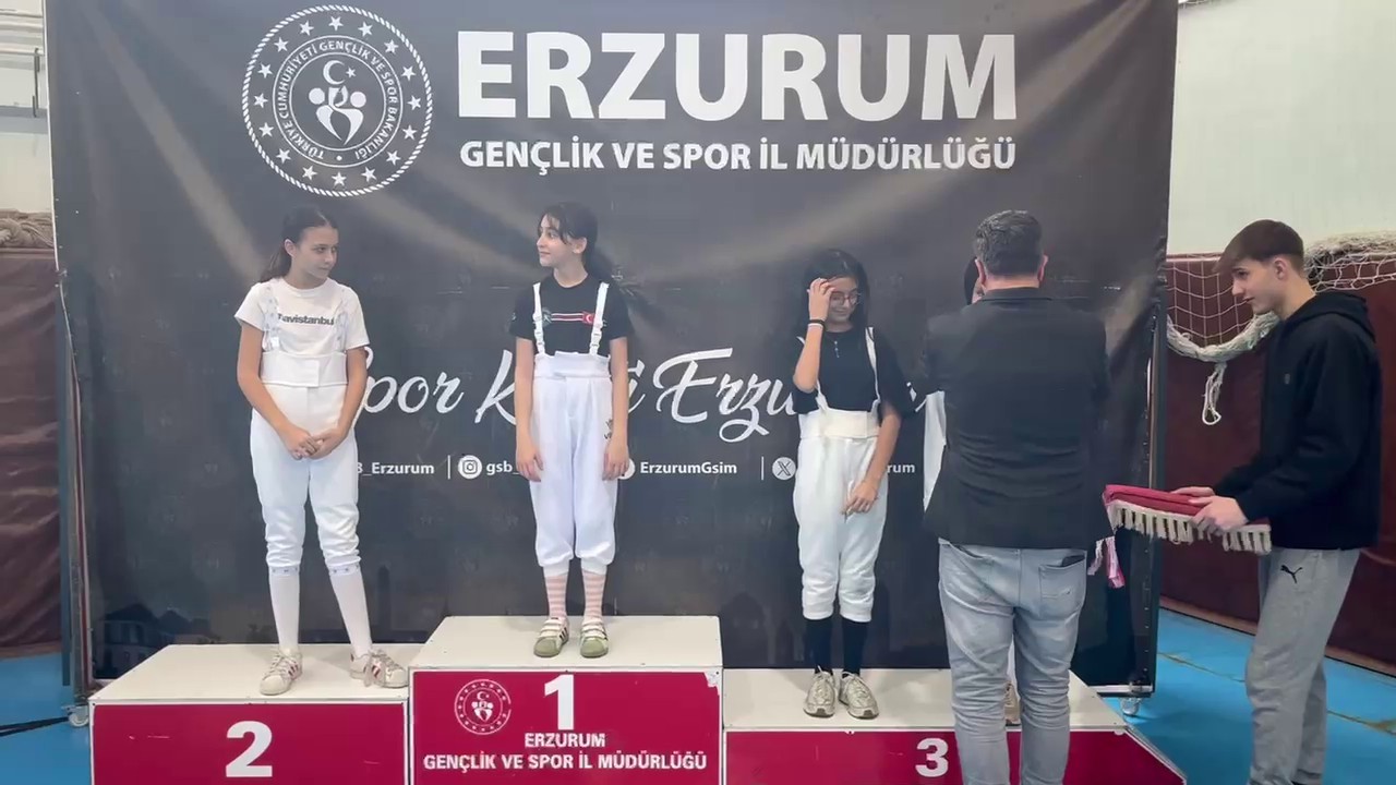 Tekmanlı minik eskrimcilerden başarılı sonuçlar
