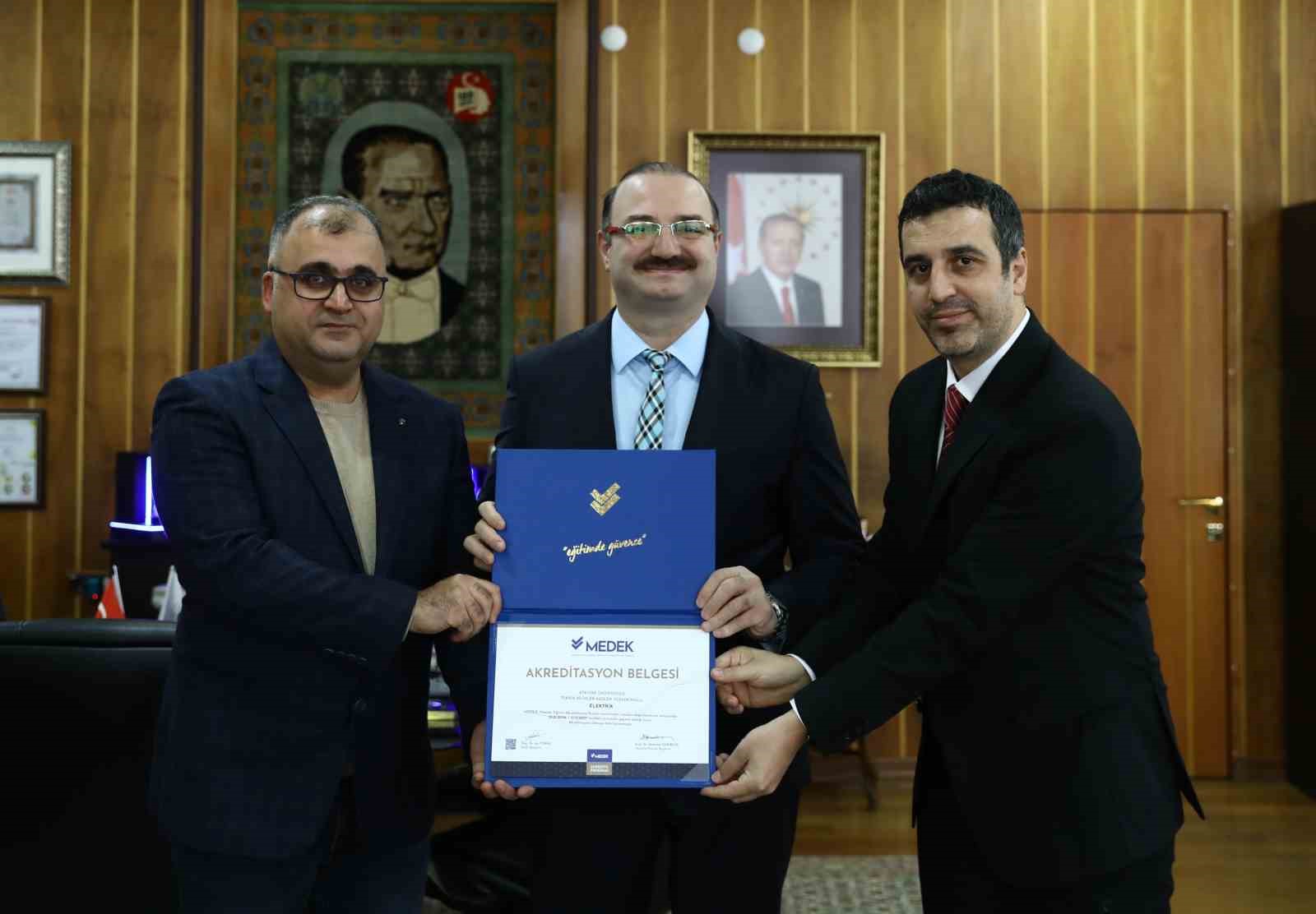 Teknik bilimler MYO programlarına MEDEK akreditasyon belgeleri takdim edildi

