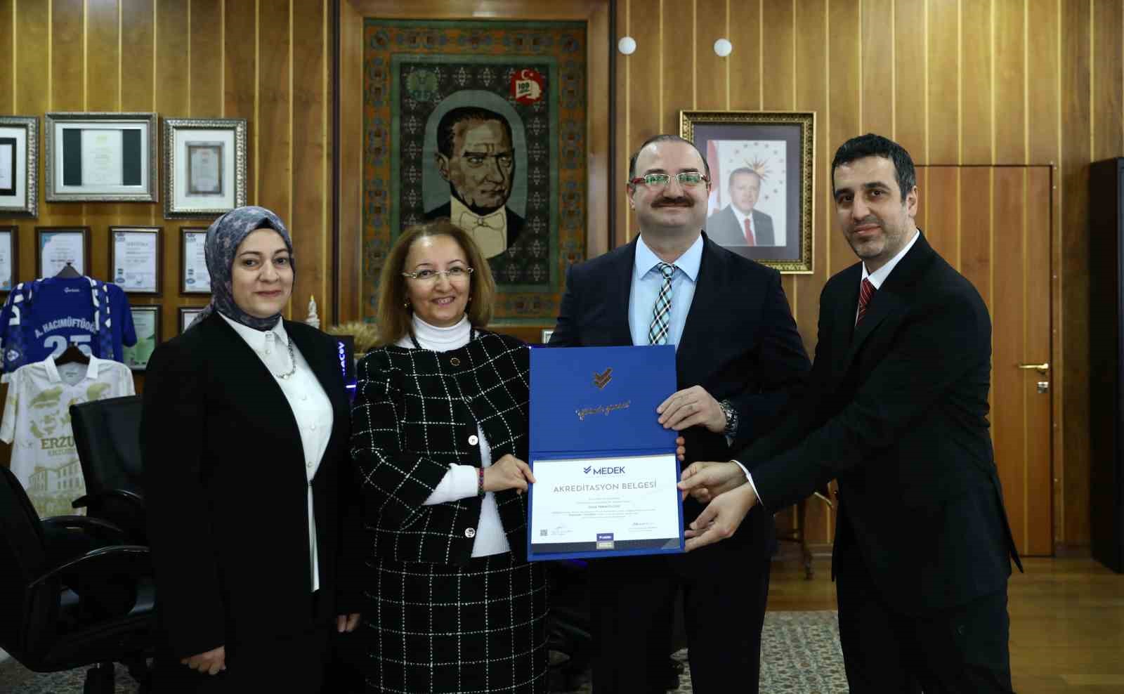 Teknik bilimler MYO programlarına MEDEK akreditasyon belgeleri takdim edildi
