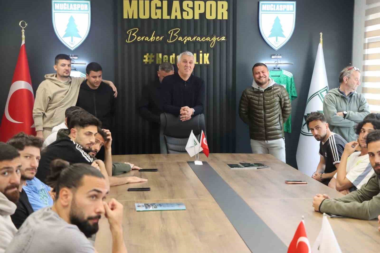 Teknik Direktör Durmuş, gözyaşlarını tutamadı
