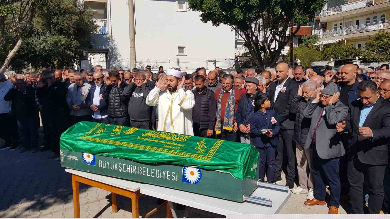 Teknik direktör Engin Fırat son yolculuğuna uğurlandı
