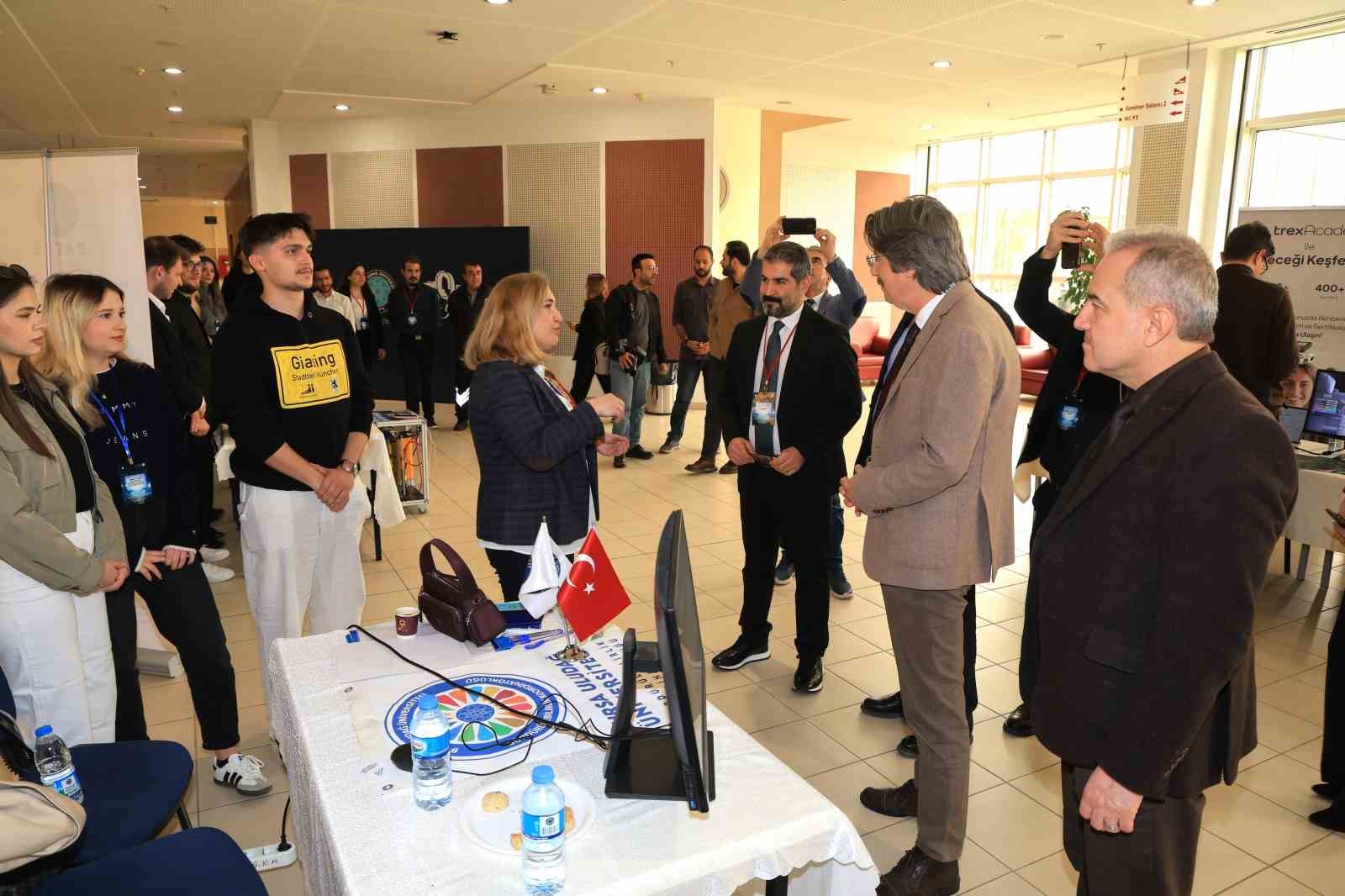 Teknoloji Fuarı’nda sektör temsilcileri öğrencilerle buluştu
