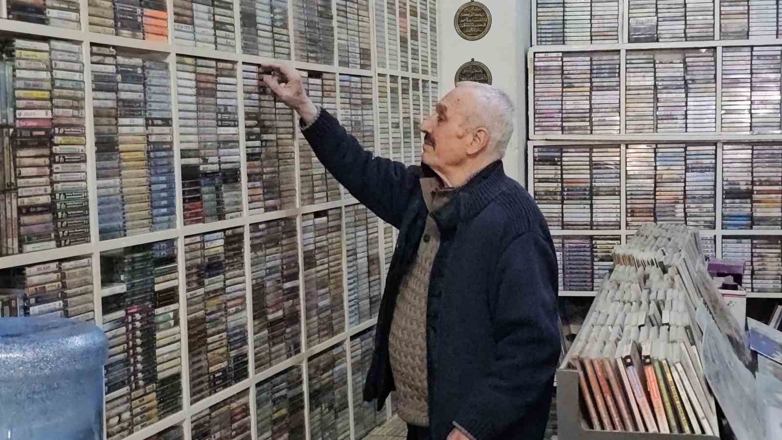 Teknolojiye direndi, 50 yıldır plak ve kaset satıyor
Teknolojiye direndi, 50 yıldır plak ve kaset satıyor