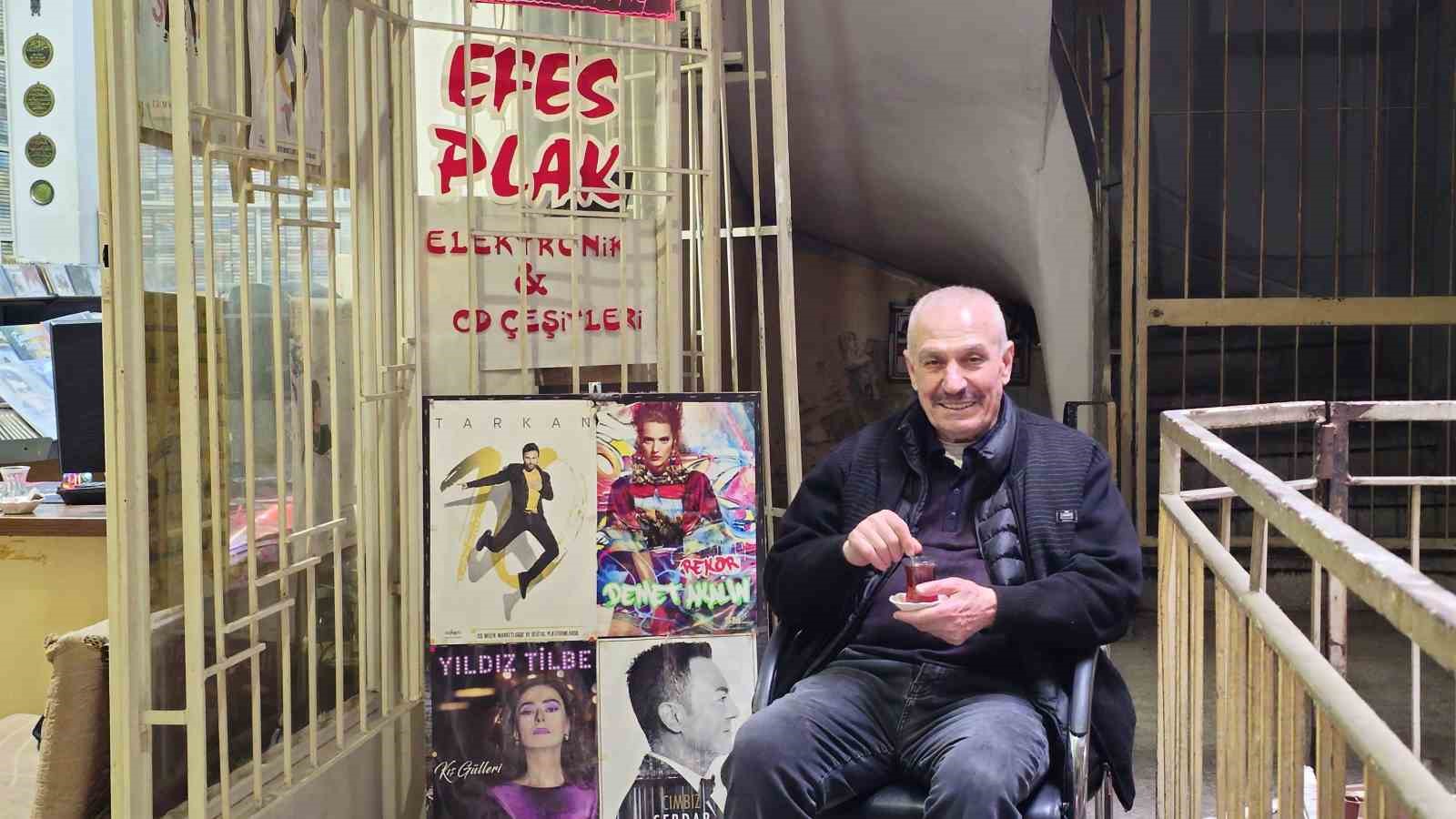 Teknolojiye direndi, 50 yıldır plak ve kaset satıyor
Teknolojiye direndi, 50 yıldır plak ve kaset satıyor