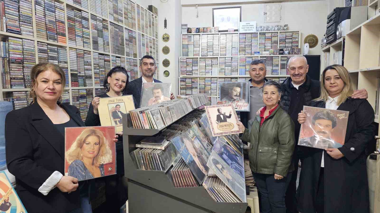 Teknolojiye direndi, 50 yıldır plak ve kaset satıyor
Teknolojiye direndi, 50 yıldır plak ve kaset satıyor
