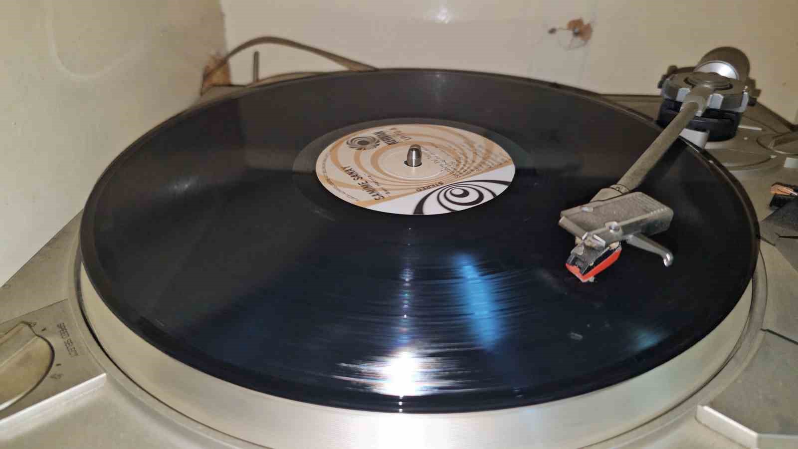 Teknolojiye direndi, 50 yıldır plak ve kaset satıyor
Teknolojiye direndi, 50 yıldır plak ve kaset satıyor