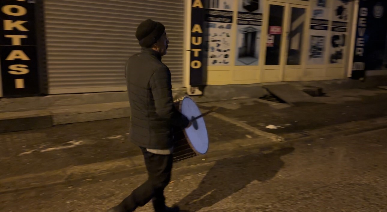 Teknolojiye direnen miras: Yüksekova’nın 40 yıllık sahur nöbeti başladı
