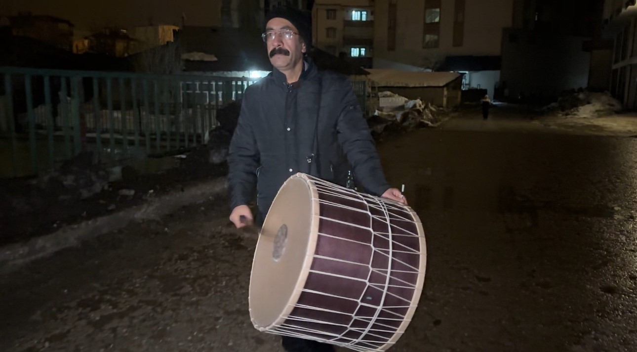 Teknolojiye direnen miras: Yüksekova’nın 40 yıllık sahur nöbeti başladı
