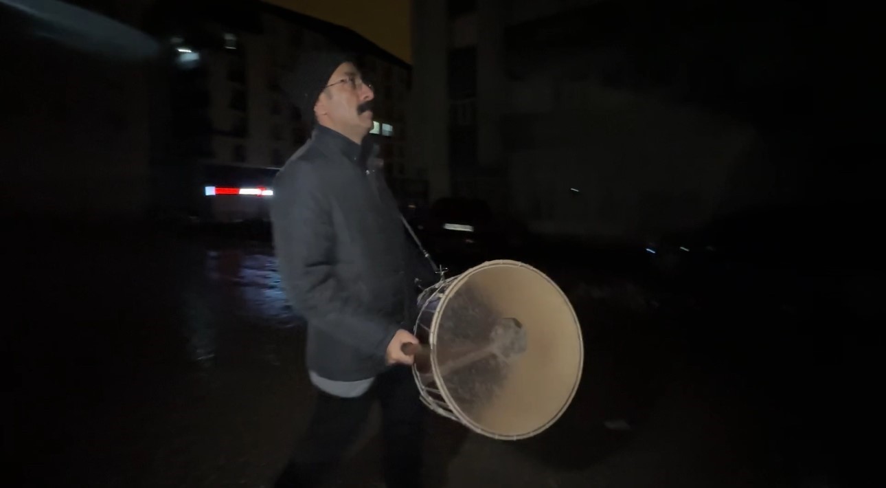 Teknolojiye direnen miras: Yüksekova’nın 40 yıllık sahur nöbeti başladı
