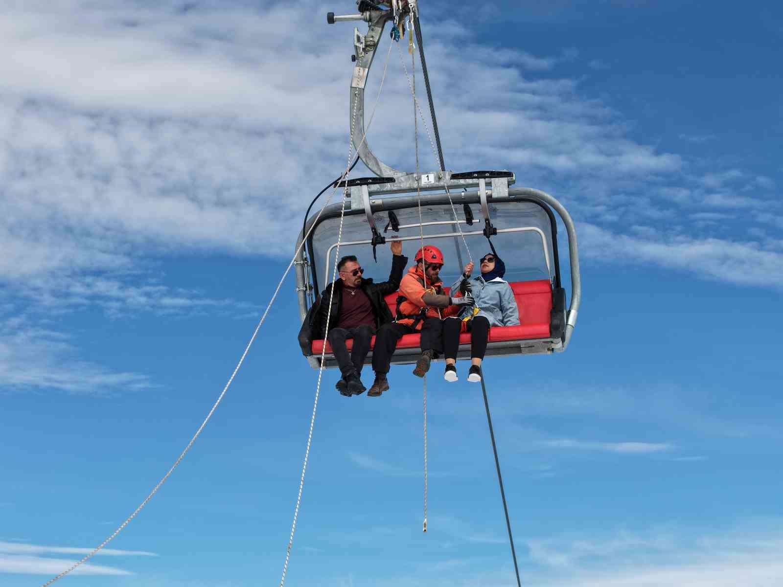 Teleferikte mahsur kalanlar başarılı bir operasyonla kurtarıldı
