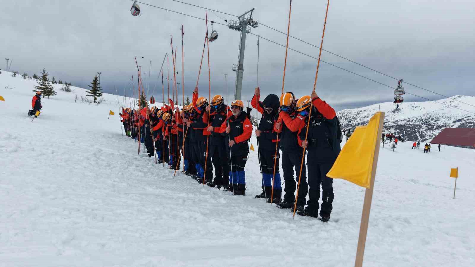 Teleferikte mahsur kalanlar başarılı bir operasyonla kurtarıldı
