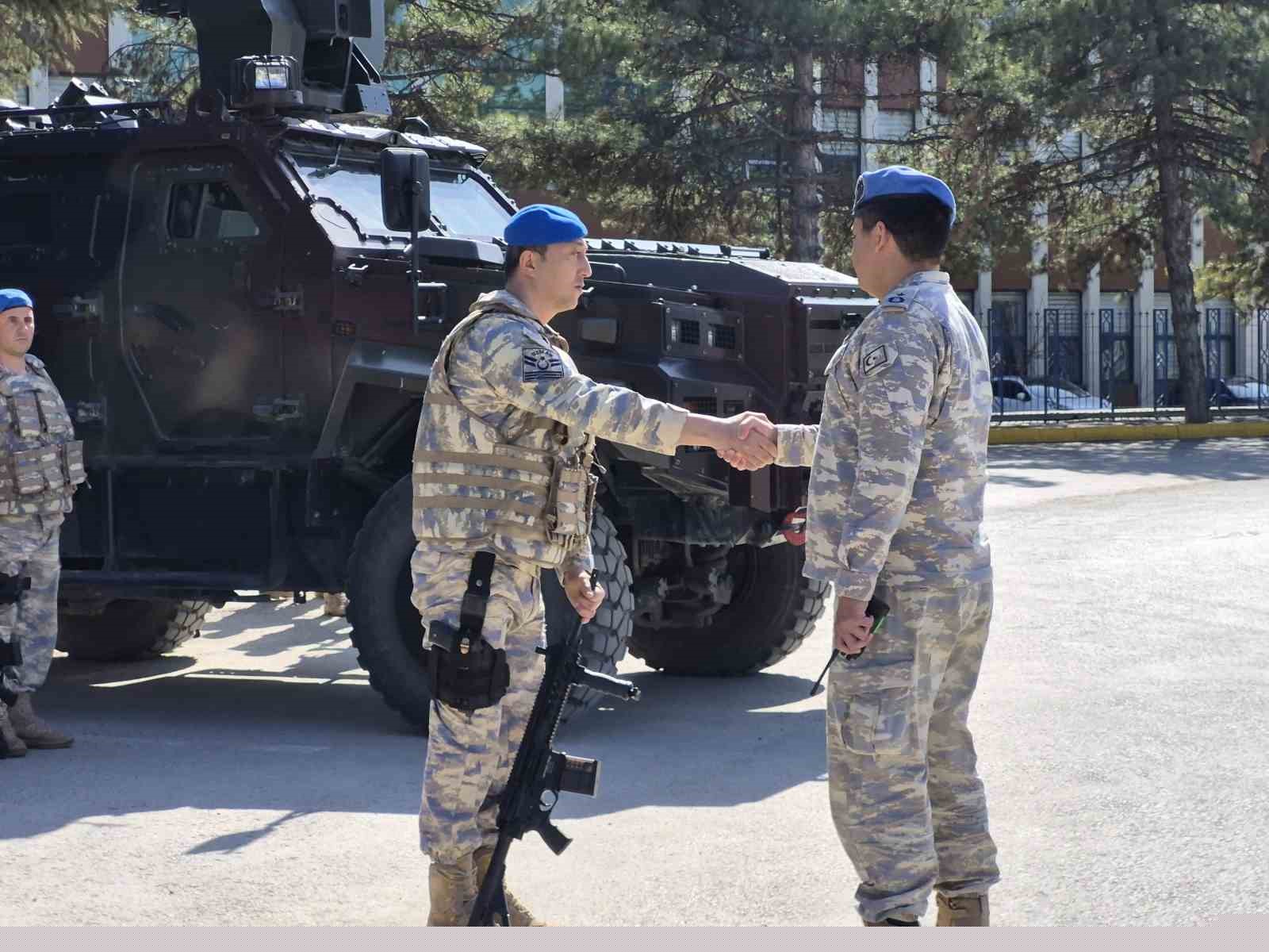 Telefondan annesiyle bayramlaşan Mehmetçik’in duygu dolu anları
