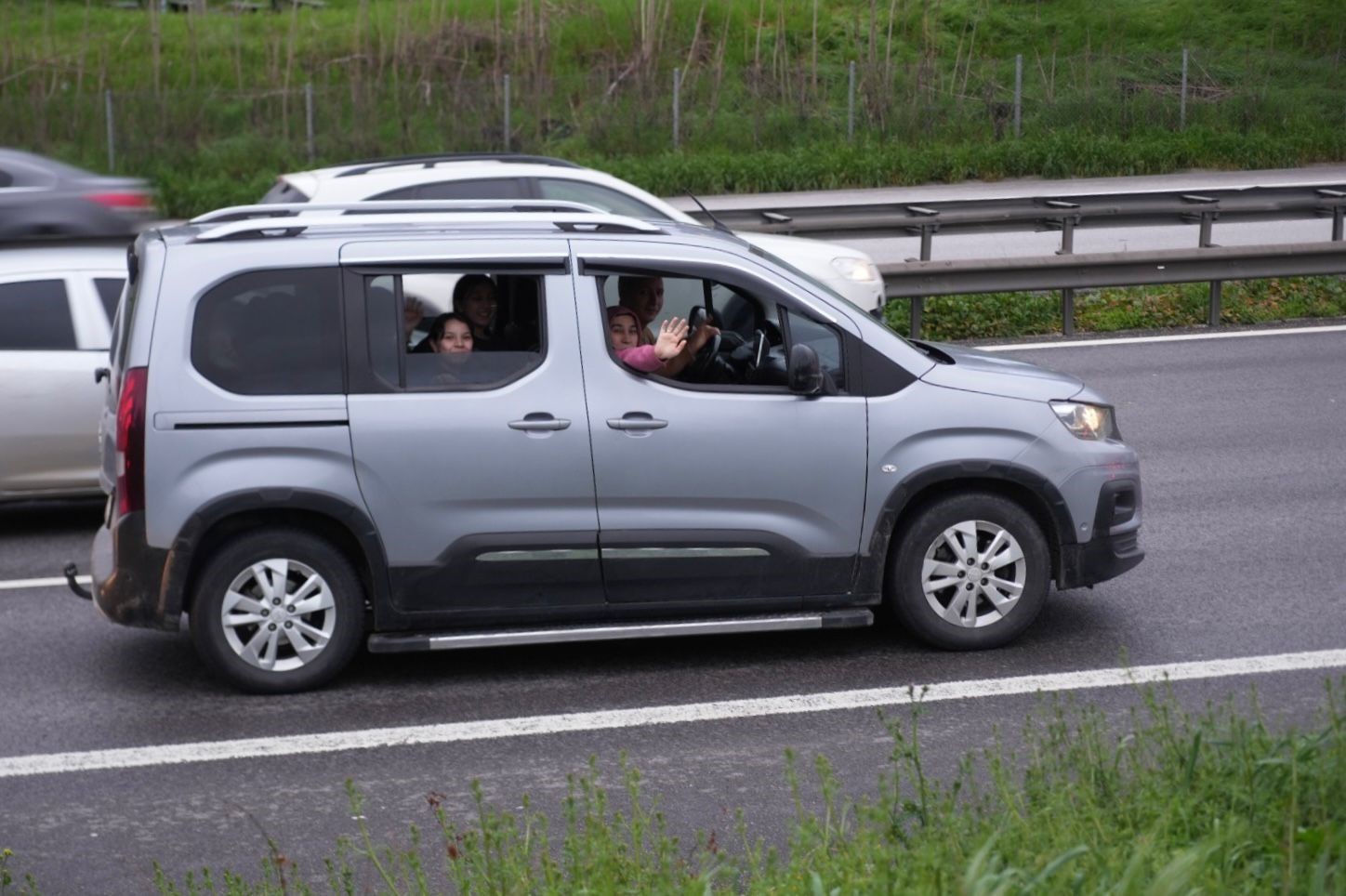 TEM Otoyolu Kocaeli geçişinde tatil dönüşü yoğunluğu
