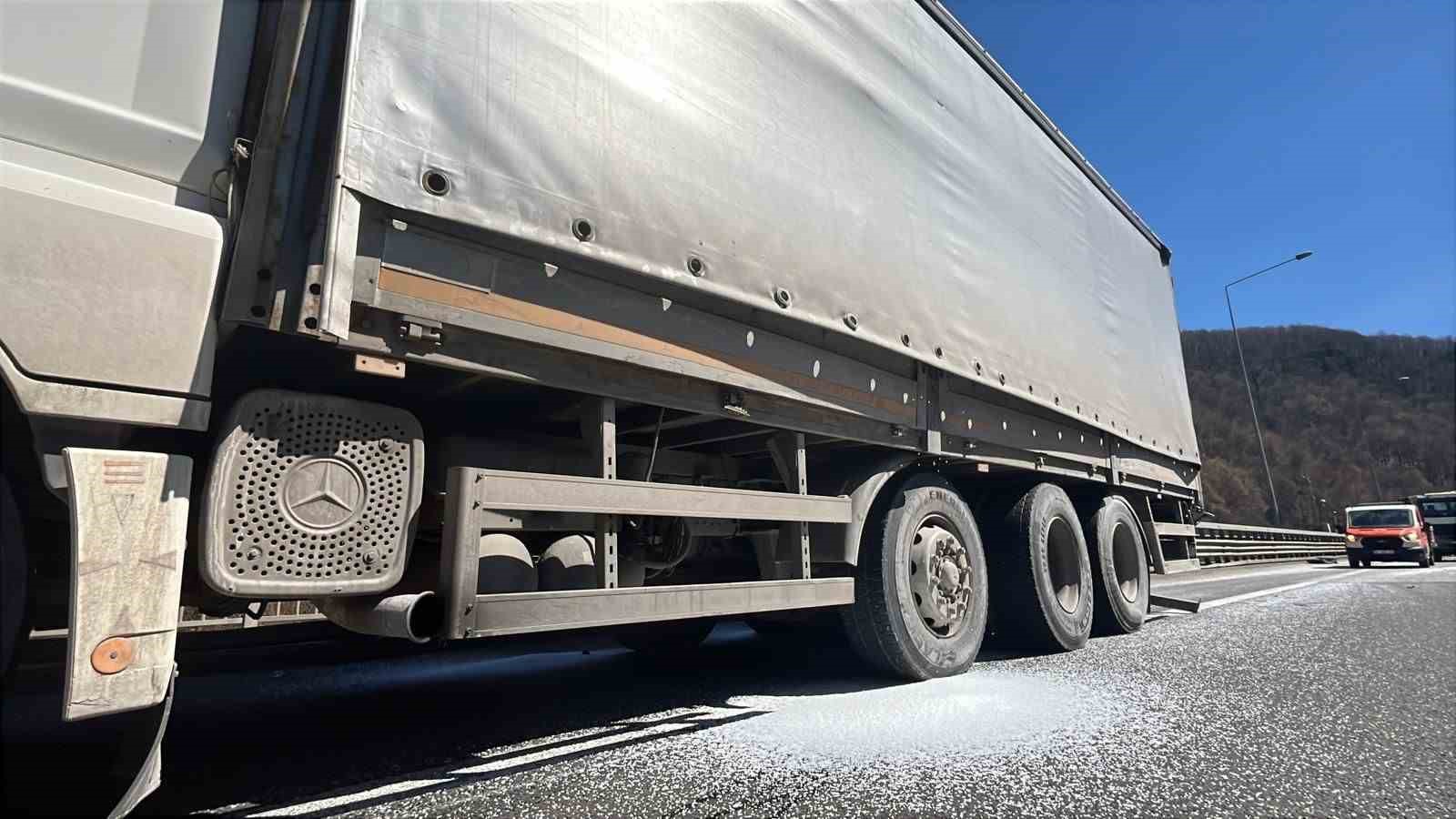 TEM Otoyolu’nda 5 aracın karıştığı zincirleme kaza: 5 yaralı
