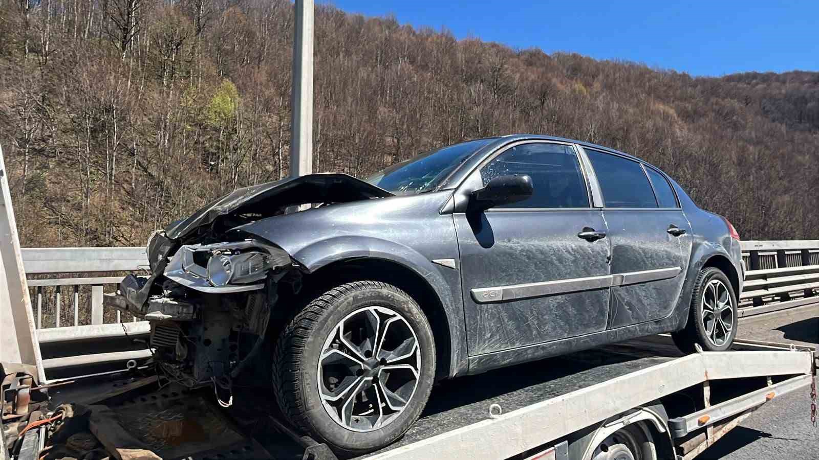 TEM Otoyolu’nda 5 aracın karıştığı zincirleme kaza: 5 yaralı
