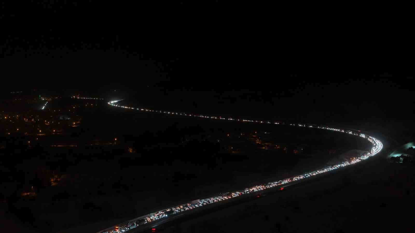 TEM Otoyolu’nun Bolu geçişi 7 saat sonra ulaşıma açıldı
