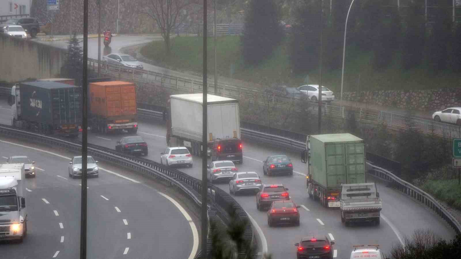 TEM’de bayram yoğunluğu başladı: Trafik akıcı seyrediyor

