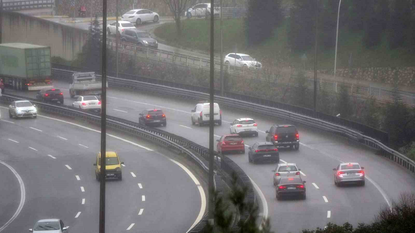 TEM’de bayram yoğunluğu başladı: Trafik akıcı seyrediyor
