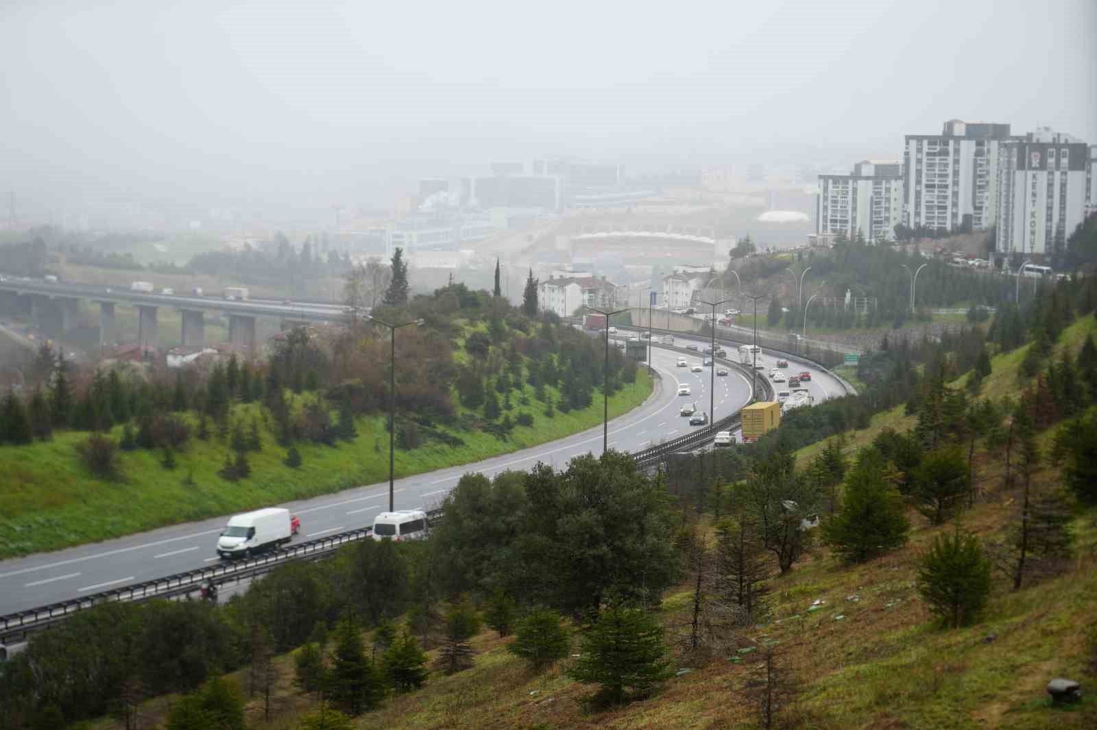 TEM’de bayram yoğunluğu başladı: Trafik akıcı seyrediyor
