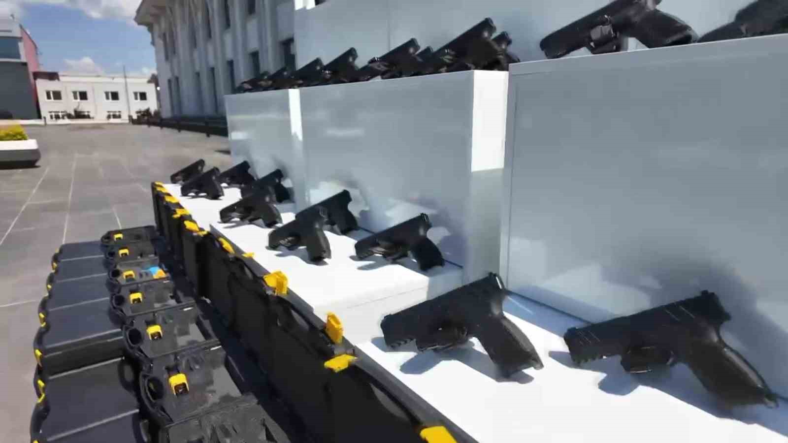 TEM’de silah kaçakçılığı operasyonu: 60 tabanca ele geçirildi
