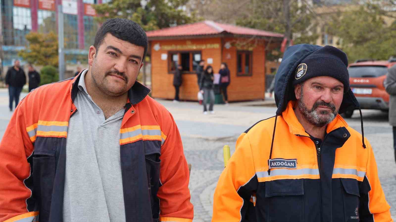 Temizlik işçisinden örnek davranış: 150 bin TL’lik altını sahibine ulaştırdı
